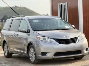 Toyota Sienna 2012 Silver