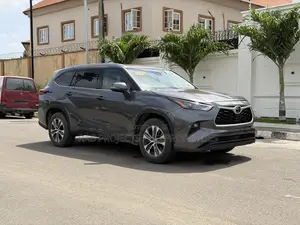 Toyota Highlander XLE 2021 Gray