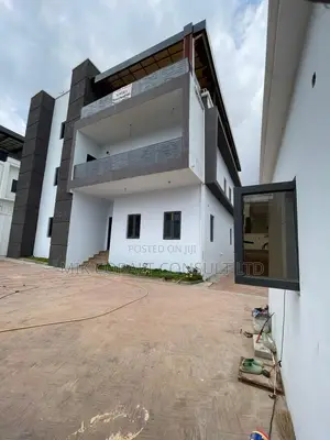 5bdrm Duplex in Ochacho, Life Camp for sale