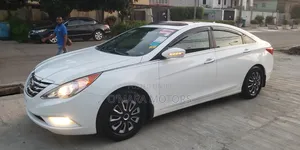 Hyundai Sonata Limited 2.0T Sedan (2.0L 4cyl 6A) 2011 White