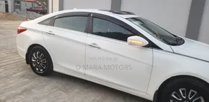 Hyundai Sonata Limited 2.0T Sedan (2.0L 4cyl 6A) 2011 White