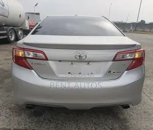 Toyota Camry SE 4dr Sedan (3.5L 6cyl 6A) 2014 Silver
