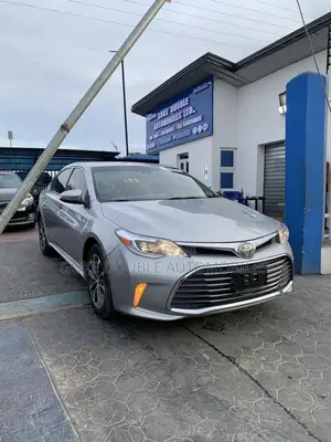 Toyota Avalon XLE Plus Sedan FWD (3.5L 6cyl 6A) 2017 Silver