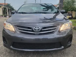 Toyota Corolla LE 4dr Sedan (1.8L 4cyl 4A) 2013 Gray