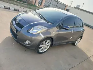 Toyota Yaris Base Hatchback 3dr 2010 Gray