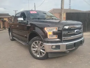 Ford F-150 Platinum 4x2 SuperCrew Cab Styleside 5.5 ft. box 145 in. WB