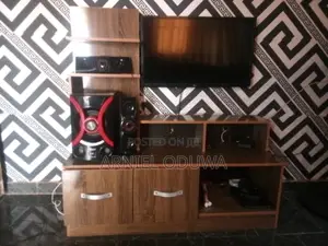 32 Inches Tv and Tv Stand