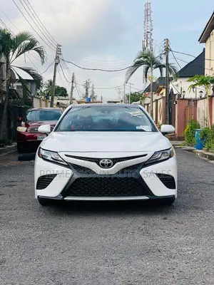 Toyota Camry XSE (2.5L 4cyl 8A) 2019 White