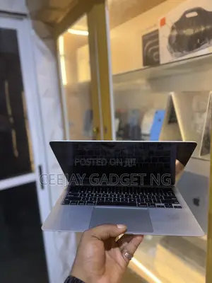 Laptop Apple MacBook Air 2020 8GB Intel Core i3 SSD 128GB