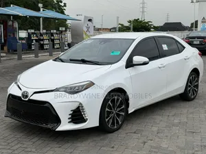 Toyota Corolla SE Special Edition 4dr Sedan (1.8L 4cyl CVT) 2017 White