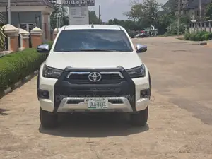 Toyota Hilux 2021 White