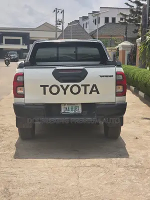 Toyota Hilux 2021 White