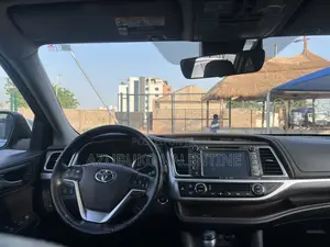 Toyota Highlander Limited 4x4 V6 (3.5L 6cyl 8A) 2017 Silver