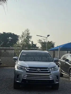 Toyota Highlander Limited 4x4 V6 (3.5L 6cyl 8A) 2017 Silver