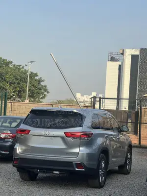 Toyota Highlander Limited 4x4 V6 (3.5L 6cyl 8A) 2017 Silver