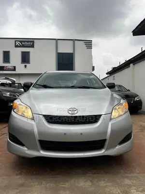 Toyota Matrix Hatchback FWD (1.8L 4cyl 5M) 2009 Silver