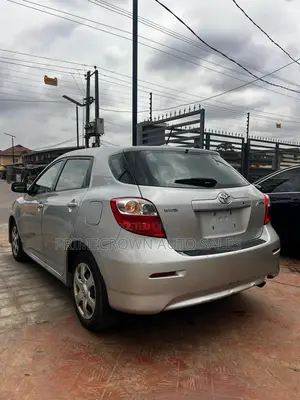 Toyota Matrix Hatchback FWD (1.8L 4cyl 5M) 2009 Silver