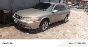 Toyota Camry LE 4dr Sedan (2.2L 4cyl 4A) 2001 Gold