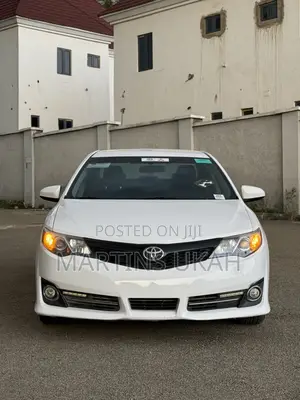 Toyota Camry SE 4dr Sedan (2.5L 4cyl 6A) 2013 White