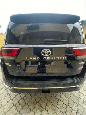 New Toyota Land Cruiser LC300 2025 Gray