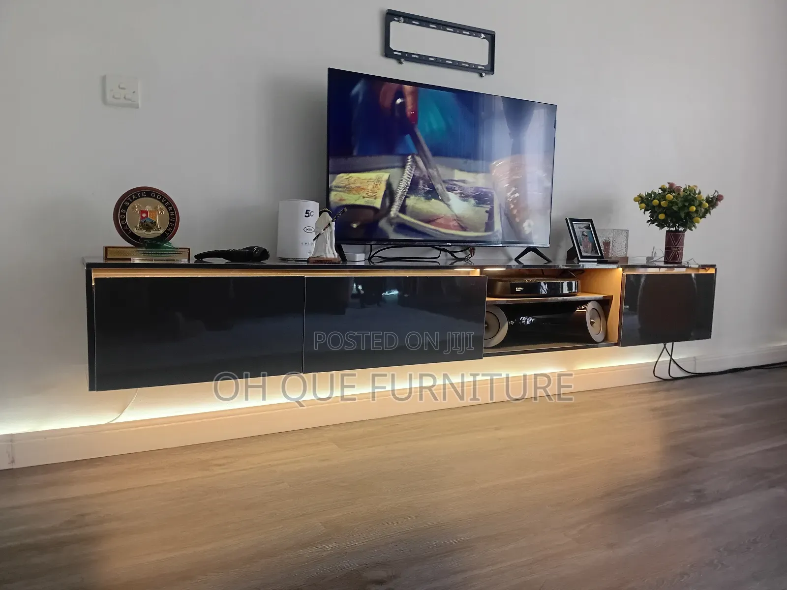 Floating Console