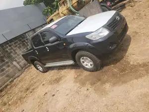 Toyota Hilux 2014 Gray