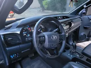 Toyota Hilux 2024 Gray