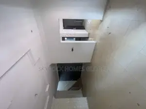 5bdrm Duplex in Ikota for rent
