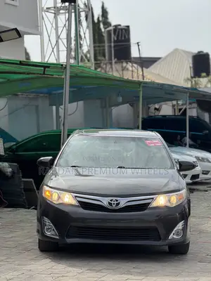 Toyota Camry XLE 4dr Sedan (2.5L 4cyl 6A) 2013 Gray
