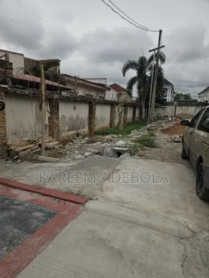 10bdrm Block of Flats in Adekoya, Ifako-Ogba for sale