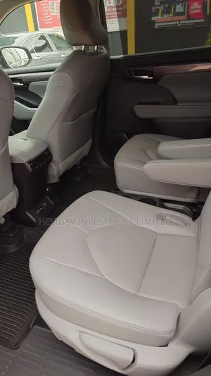 Toyota Highlander Platinum AWD 2024 Gray