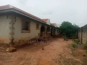 3bdrm Block of Flats in Olorisaoko, Ibadan for sale