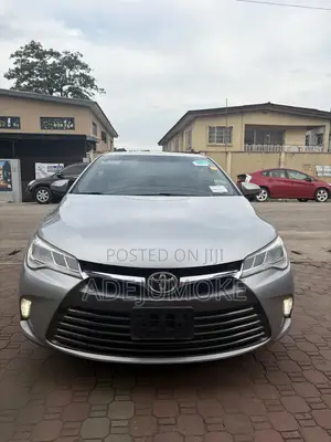 Toyota Camry XLE V6 4dr Sedan (3.6L 6cyl 6A) 2016 Gray