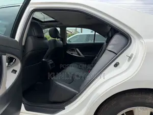 Toyota Camry SE V6 4dr Sedan (3.5L 6cyl 6A) 2011 White