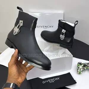 Givenchy Boot With Chain“Black”*