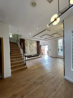 5bdrm Duplex in Ikota for rent