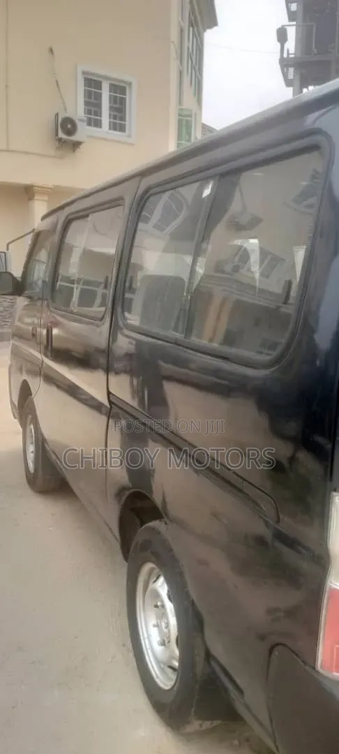 Nissan Caravan (Urvan) 2008 Blue