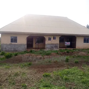 4bdrm Apartment in Aremu, Ido for sale