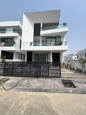 5bdrm Duplex in Chevron for sale