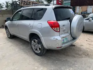 Toyota RAV4 2010 Silver
