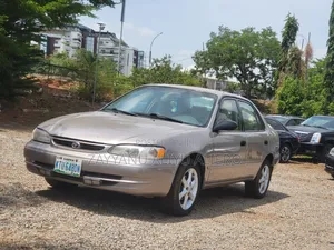 Toyota Corolla 2000 Gold