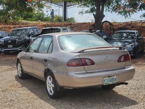 Toyota Corolla 2000 Gold