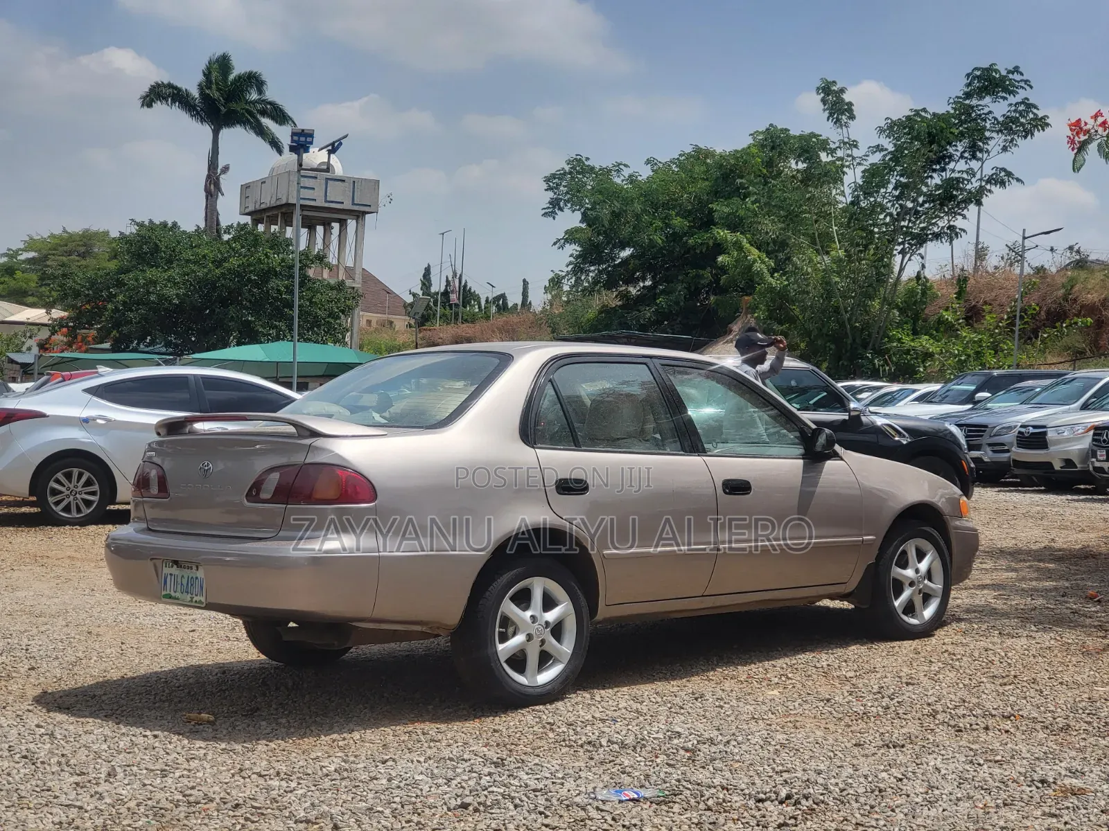 Toyota Corolla 2000 Gold