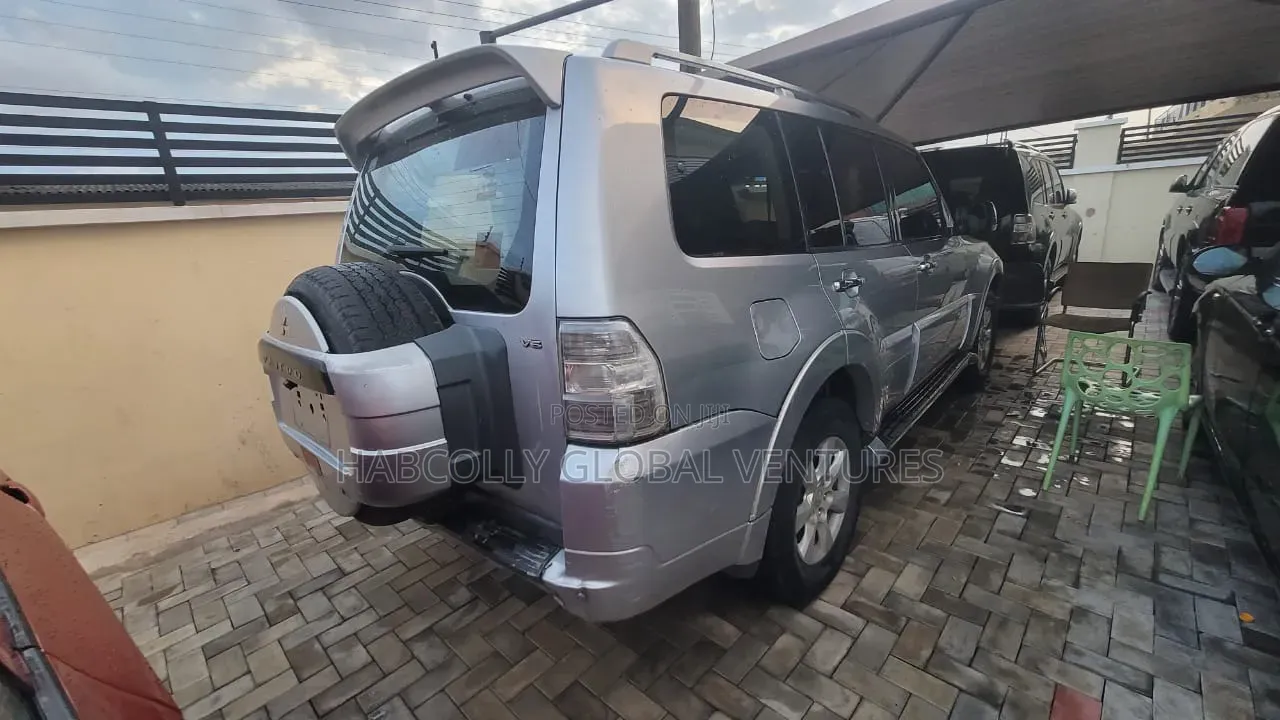 Mitsubishi Pajero 2013 Silver