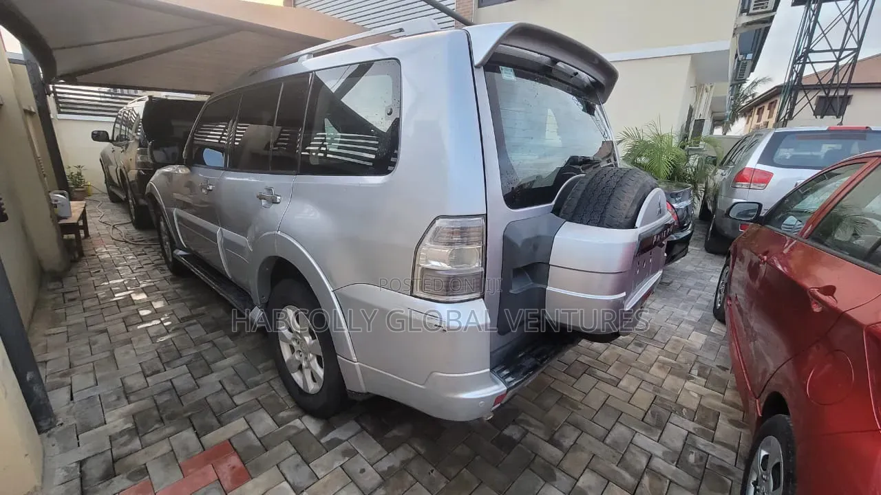 Mitsubishi Pajero 2013 Silver