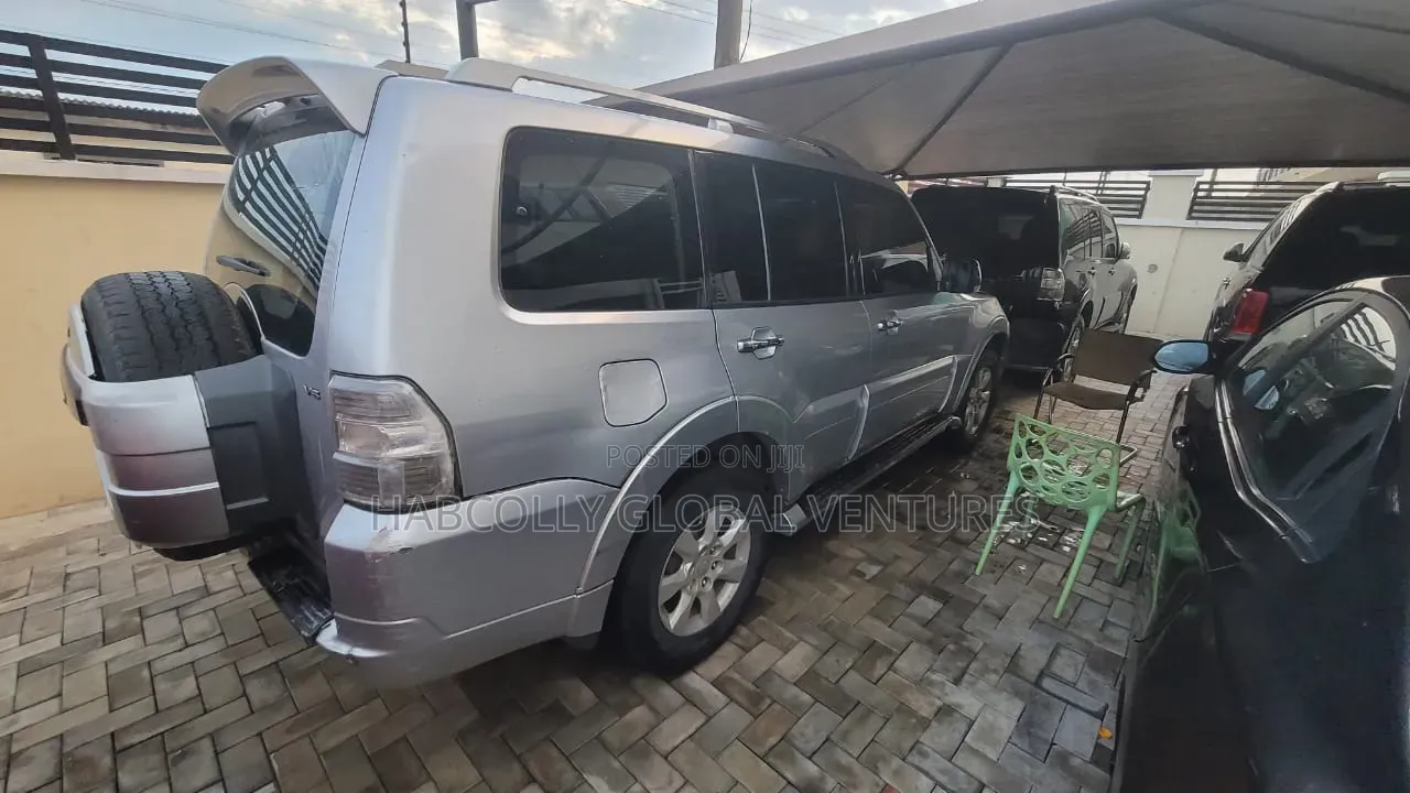 Mitsubishi Pajero 2013 Silver