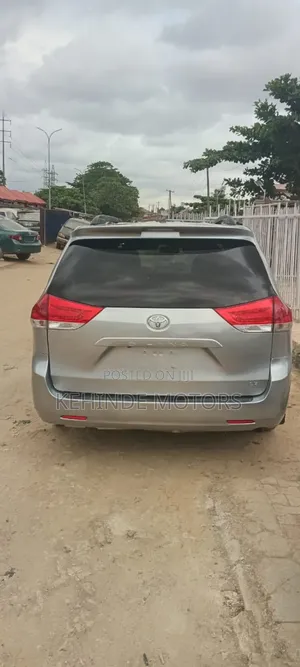 Toyota Sienna LE 7 Passenger 2011 Gray