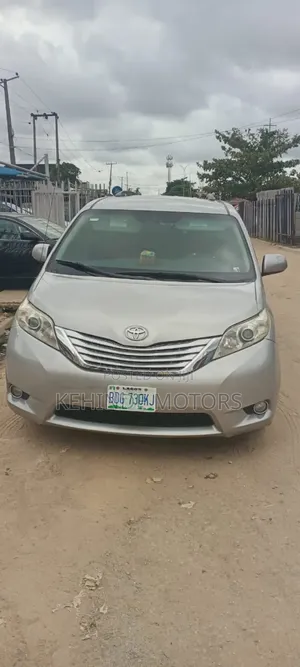 Toyota Sienna LE 7 Passenger 2011 Gray