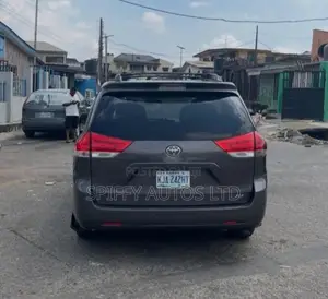 Toyota Sienna XLE AWD 7-Passenger 2013 Gray