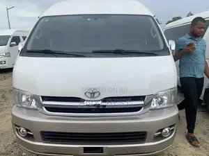 Toyota HiAce 2015 White
